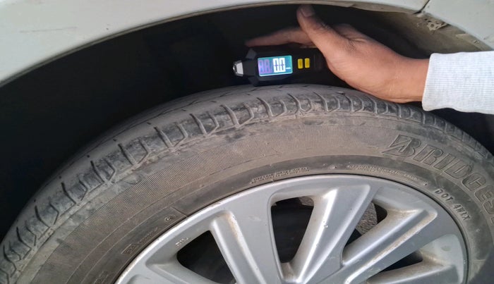 2016 Maruti Swift Dzire ZXI, Petrol, Manual, 1,30,835 km, tyre