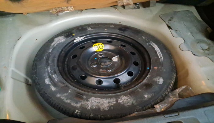 2016 Maruti Swift Dzire ZXI, Petrol, Manual, 1,30,835 km, tyre