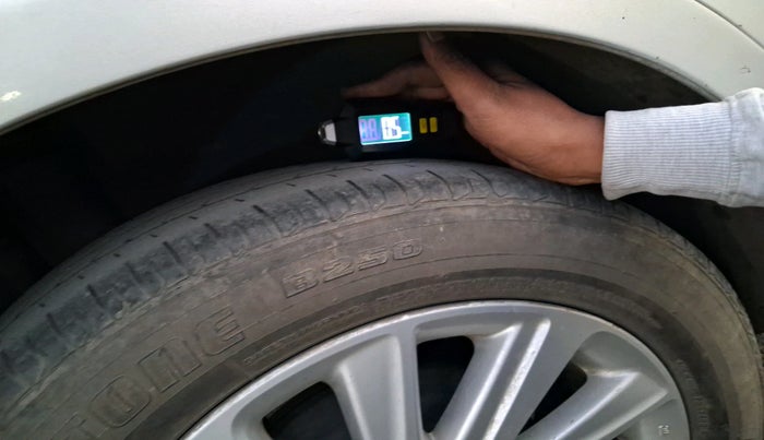 2016 Maruti Swift Dzire ZXI, Petrol, Manual, 1,30,835 km, tyre