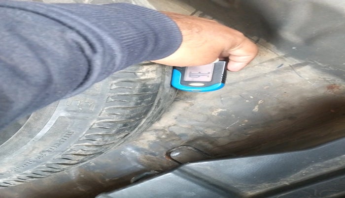 2018 Maruti Dzire VXI, Petrol, Manual, 1,04,941 km, tyre