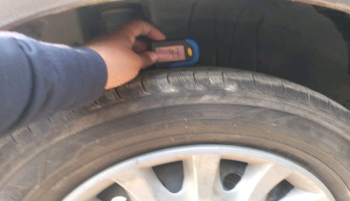 2018 Maruti Dzire VXI, Petrol, Manual, 1,04,941 km, tyre