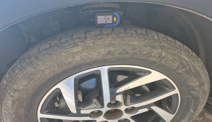 2024 Mahindra XUV300 W8 (O) 1.5 DIESEL, Diesel, Manual, 35,254 km, tyre