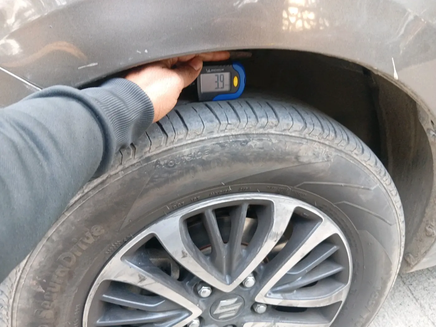 2022 Maruti Ertiga ZXI  CNG, Petrol, Manual, 1,22,094 km, tyre