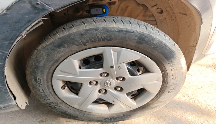 2019 Hyundai VENUE S 1.2, Petrol, Manual, 38,281 km, tyre