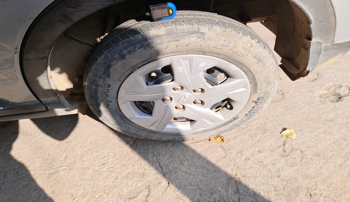 2019 Hyundai VENUE S 1.2, Petrol, Manual, 38,281 km, tyre