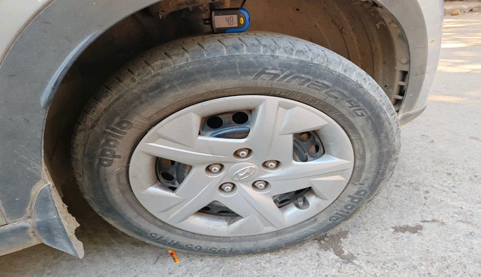 2019 Hyundai VENUE S 1.2, Petrol, Manual, 38,281 km, tyre