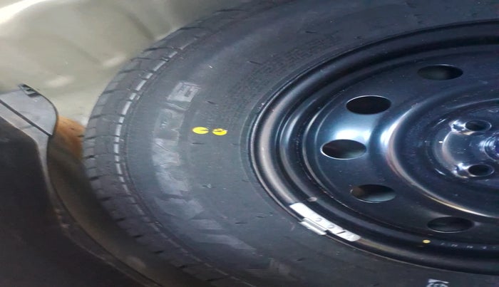 2023 Maruti Swift VXI, Petrol, Manual, 12,617 km, tyre