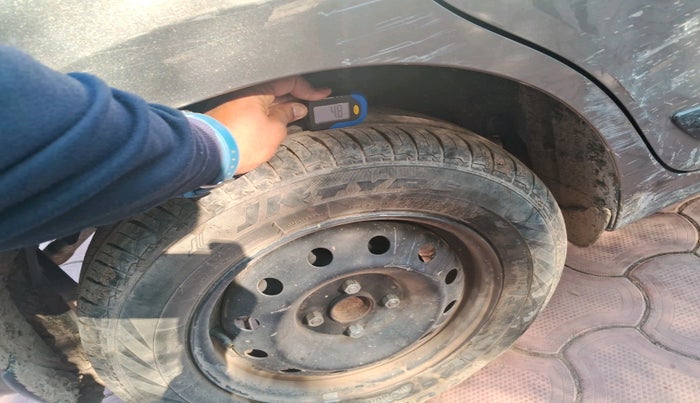 2023 Maruti Swift VXI, Petrol, Manual, 12,617 km, tyre