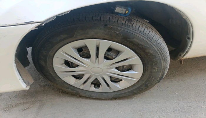 2013 Toyota Innova 2.5 G4 7 STR, Diesel, Manual, 1,83,685 km, tyre