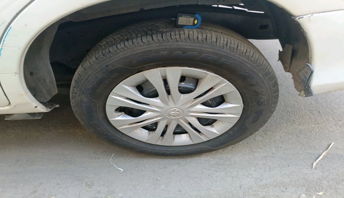 2013 Toyota Innova 2.5 G4 7 STR, Diesel, Manual, 1,83,685 km, tyre