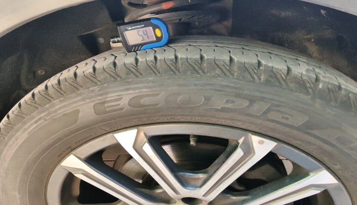 2023 Mahindra XUV700 AX 7 LUXURY P AT 7 STR, Petrol, Automatic, 11,419 km, tyre