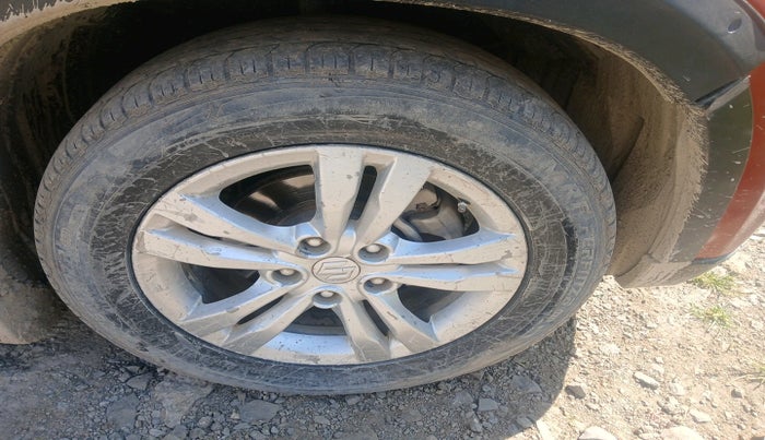 2016 Maruti Vitara Brezza ZDI PLUS, Diesel, Manual, 1,36,845 km, tyre