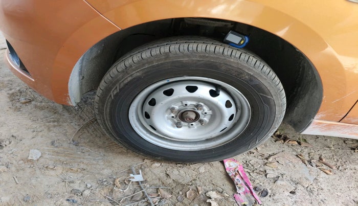 2016 Tata Tiago XM PETROL, Petrol, Manual, 63,164 km, tyre