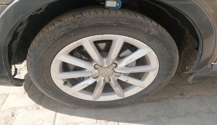 2012 Audi Q3 2.0 TDI QUATTRO, Diesel, Automatic, 1,30,221 km, tyre