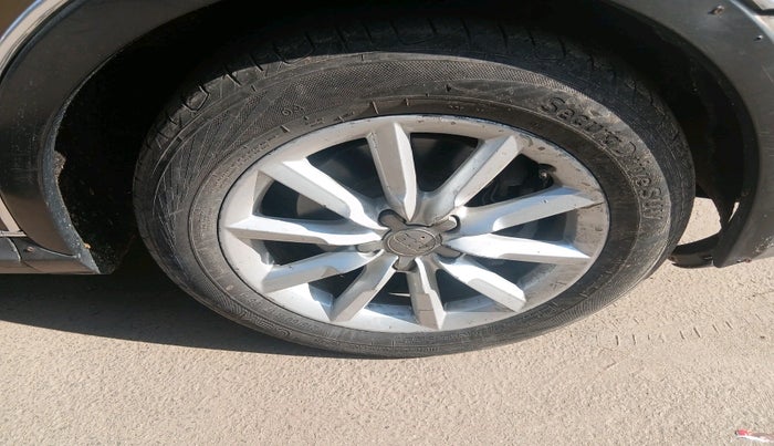 2012 Audi Q3 2.0 TDI QUATTRO, Diesel, Automatic, 1,30,221 km, tyre