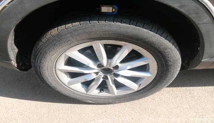 2012 Audi Q3 2.0 TDI QUATTRO, Diesel, Automatic, 1,30,221 km, tyre