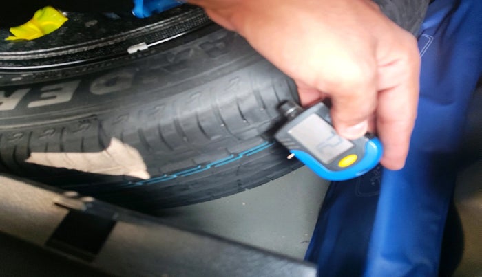 2024 Maruti BREZZA VXI S-CNG, Petrol, Manual, 17,612 km, tyre