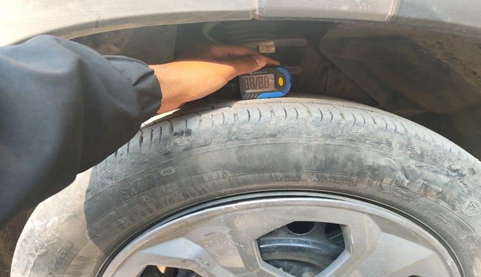 2024 Maruti BREZZA VXI S-CNG, Petrol, Manual, 17,612 km, tyre