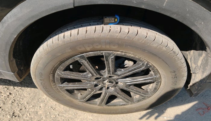 2024 Mahindra XUV700 AX 7 LUXURY D AT 7 STR, Diesel, Automatic, 14,919 km, tyre