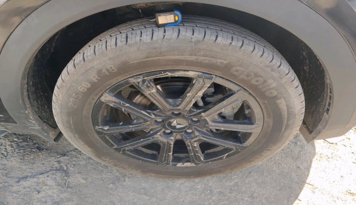 2024 Mahindra XUV700 AX 7 LUXURY D AT 7 STR, Diesel, Automatic, 14,919 km, tyre