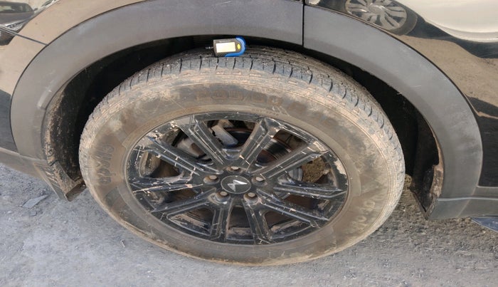 2024 Mahindra XUV700 AX 7 LUXURY D AT 7 STR, Diesel, Automatic, 14,919 km, tyre