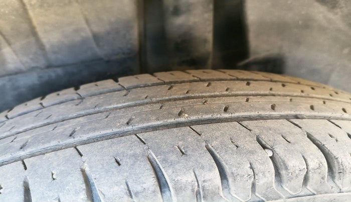 2018 Maruti Dzire VXI, Petrol, Manual, 48,635 km, tyre