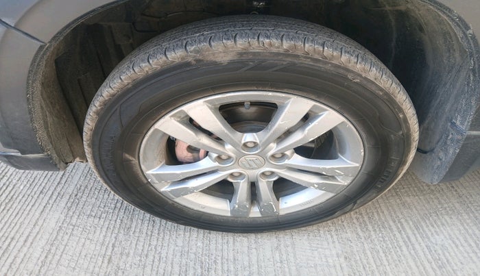 2017 Maruti Vitara Brezza ZDI, Diesel, Manual, 1,14,166 km, tyre