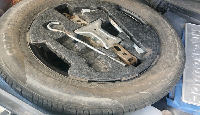 2017 Maruti Vitara Brezza ZDI, Diesel, Manual, 1,14,166 km, tyre