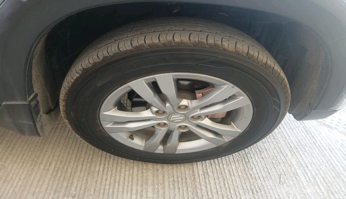 2017 Maruti Vitara Brezza ZDI, Diesel, Manual, 1,14,166 km, tyre