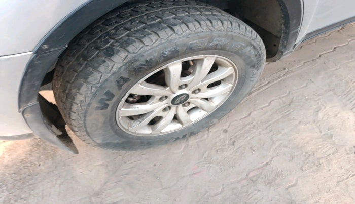 2016 Mahindra XUV500 W8, Diesel, Manual, 1,50,636 km, tyre