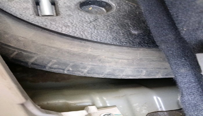 2020 Mahindra XUV300 W6 1.5 Diesel, Diesel, Manual, 76,907 km, tyre