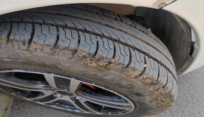 2012 Hyundai Verna FLUIDIC 1.6 CRDI EX, Diesel, Manual, 1,17,067 km, tyre