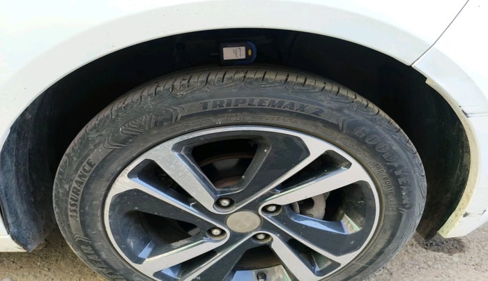 2022 Tata ALTROZ XZA, Petrol, Automatic, 27,010 km, tyre