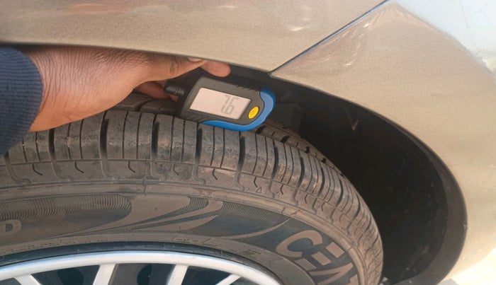 2020 Maruti Dzire LXI, Petrol, Manual, 45,654 km, tyre