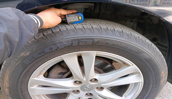 2012 Hyundai Santa Fe 4 WD AT, Diesel, Automatic, 1,71,670 km, tyre