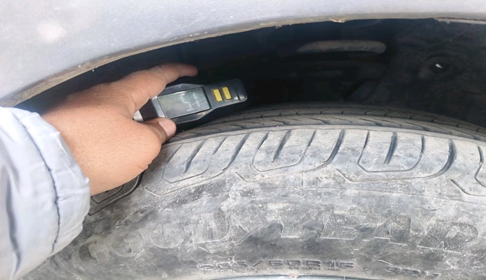 2011 Skoda Superb ELEGANCE 1.8 TSI MT, Petrol, Manual, 80,741 km, tyre