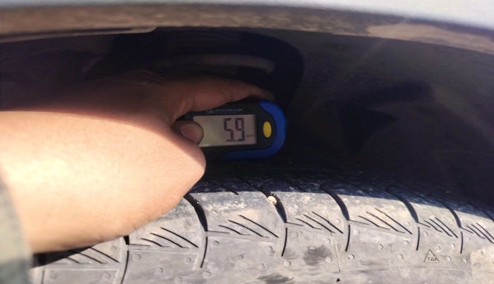 2021 Mahindra XUV300 W8 1.2 PETROL, Petrol, Manual, 77,446 km, tyre