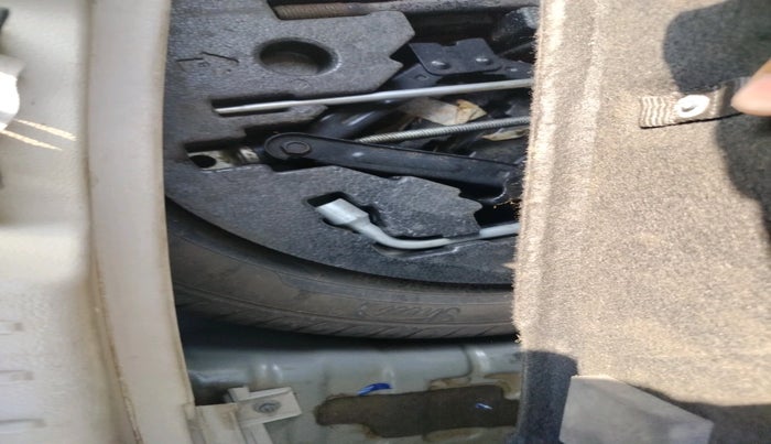 2021 Mahindra XUV300 W8 1.2 PETROL, Petrol, Manual, 77,446 km, tyre