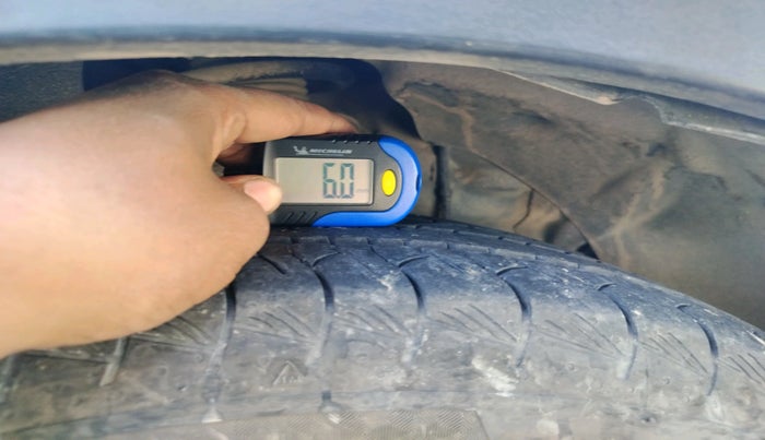 2021 Mahindra XUV300 W8 1.2 PETROL, Petrol, Manual, 77,446 km, tyre