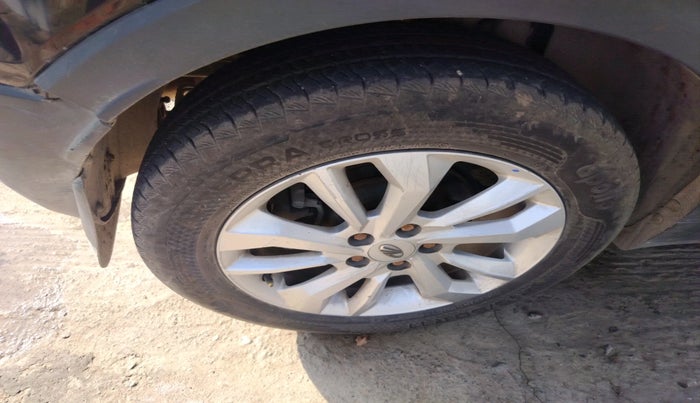 2021 Mahindra XUV300 W8 1.2 PETROL, Petrol, Manual, 77,446 km, tyre