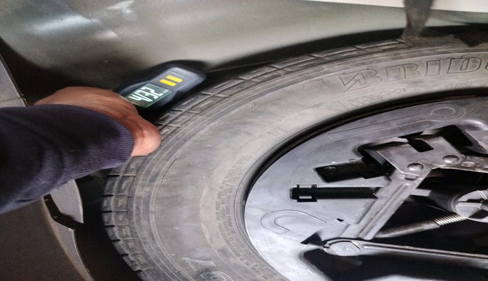 2010 Hyundai i10 MAGNA 1.2, Petrol, Manual, 1,05,403 km, tyre