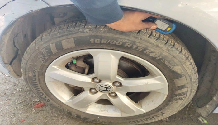 2011 Honda Jazz 1.2L I-VTEC BASE, Petrol, Manual, 1,61,208 km, tyre