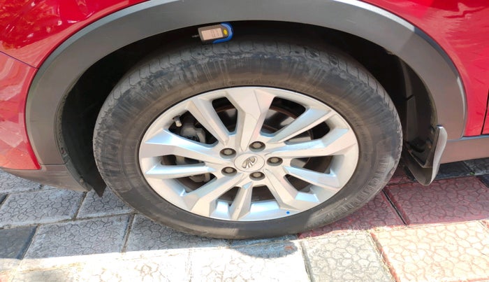 2020 Mahindra XUV300 W8 1.5 DIESEL, Diesel, Manual, 1,06,802 km, tyre