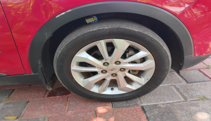 2020 Mahindra XUV300 W8 1.5 DIESEL, Diesel, Manual, 1,06,802 km, tyre