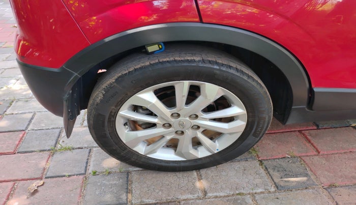 2020 Mahindra XUV300 W8 1.5 DIESEL, Diesel, Manual, 1,06,802 km, tyre