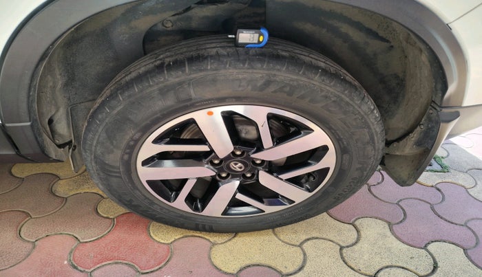 2022 Tata Harrier XZA PLUS 2.0L, Diesel, Automatic, 81,072 km, tyre