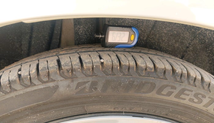 2024 Toyota RUMION S CNG , Petrol, Manual, 28,657 km, tyre