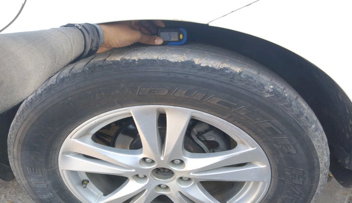 2012 Hyundai Santa Fe 2 WD, Diesel, Manual, 86,669 km, tyre