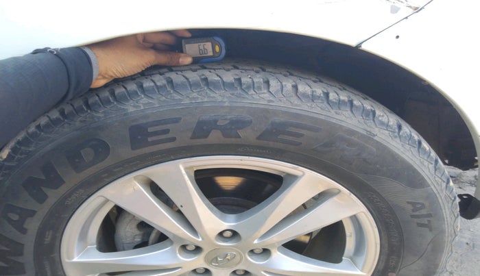 2012 Hyundai Santa Fe 2 WD, Diesel, Manual, 86,669 km, tyre