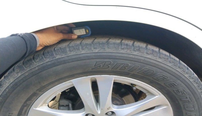 2012 Hyundai Santa Fe 2 WD, Diesel, Manual, 86,669 km, tyre